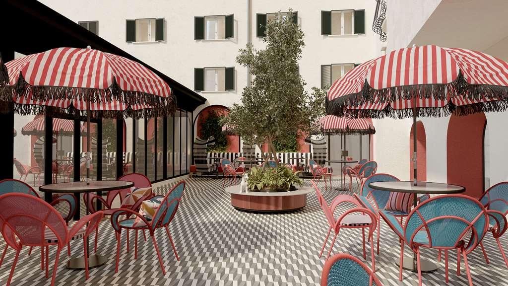Anglo American Curio Collection By Hilton Firenze