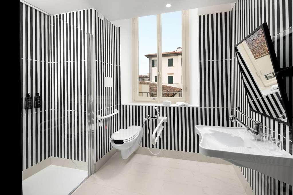 Anglo American Curio Collection By Hilton Firenze