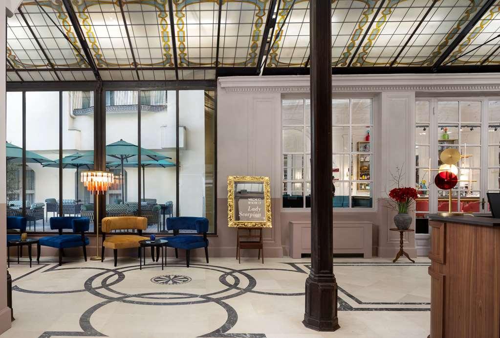 Anglo American Curio Collection By Hilton Firenze