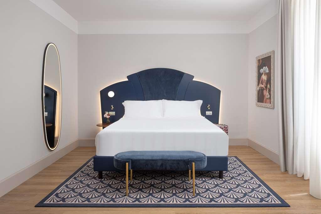 Anglo American Curio Collection By Hilton 4* Firenze